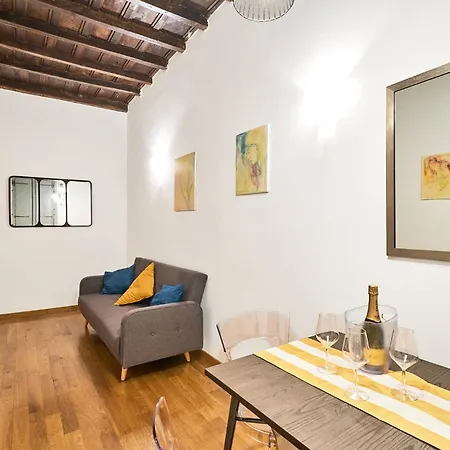 Trinity Apartament *